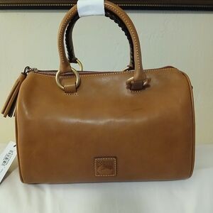 💛💛 Dooney & Bourke Florentine Barrel Natural Satchal. ( New With Tag)💛💛